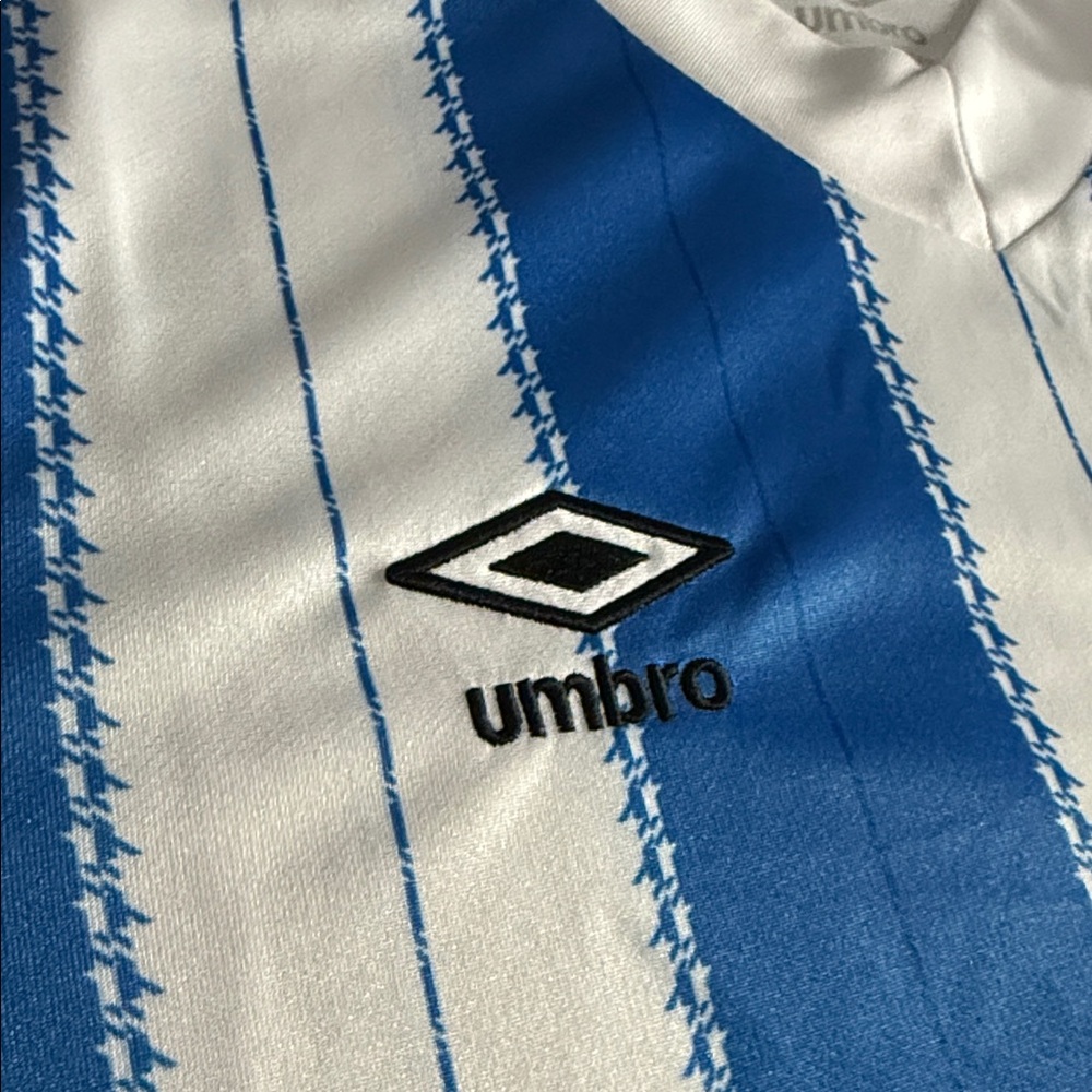 Huddersfield Town 🏴󠁧󠁢󠁥󠁮󠁧󠁿 2024-25 Umbro Home League One Jersey - Picture 2 of 9